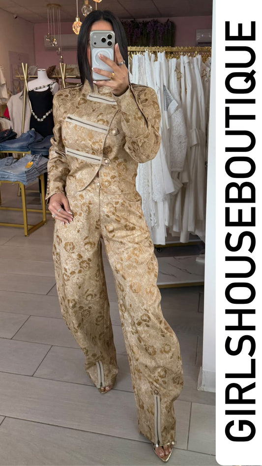 Creme Flower Textured Jacket & Barrel Pant Set (tiene elástico atrás)
