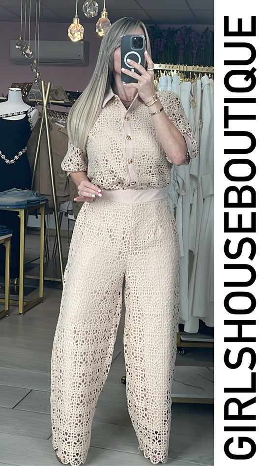 Taupe Embroidery Elegance Blouse & Pant Set (Tiene elástico en la cintura)